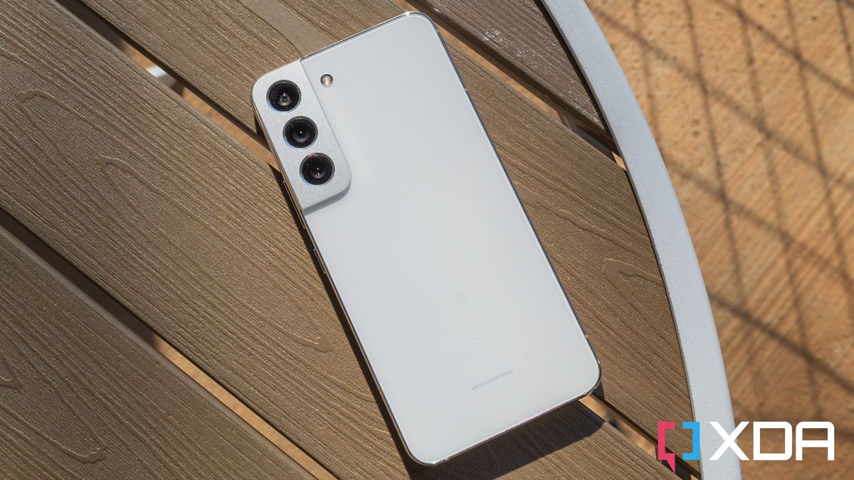 Samsung Galaxy S22 ホワイト Amazon.com: Samsung Galaxy S22 Smartphone, Factory Unlocked