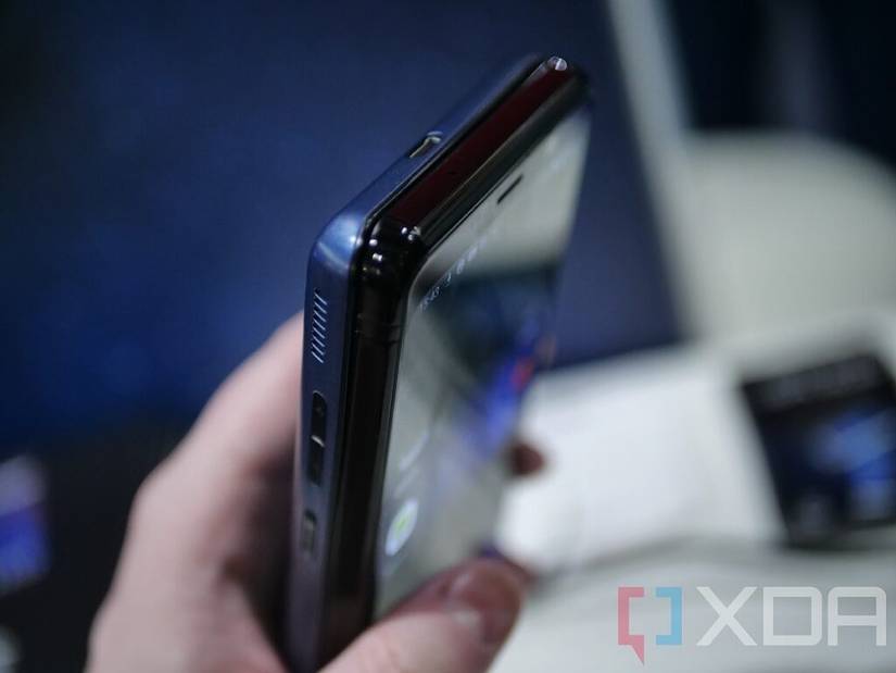 Astro Slide 5G Hands-On: Slider in your hand, Debian in your pocket