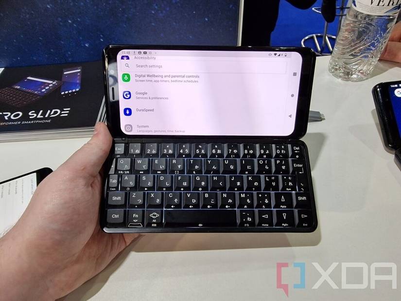 Astro Slide 5G Hands-On: Slider in your hand, Debian in your pocket
