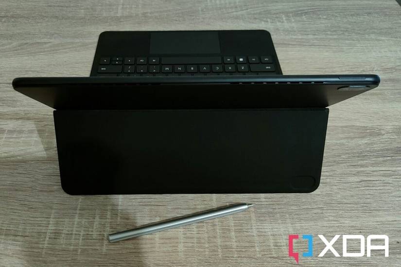 Overhead view of the HUAWEI MateBook E with Smart Magnetic Keyboard with kickstand seen from behind