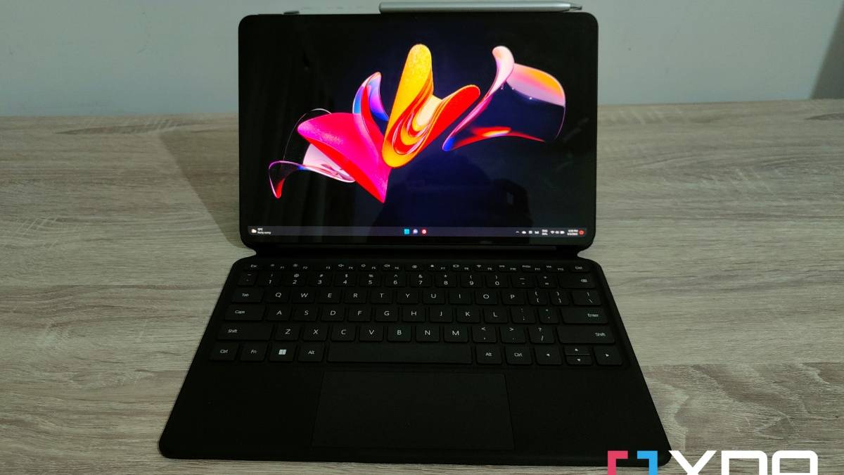 Front view of the HUAWEI MateBook E with Smart Magnetic Keyboard