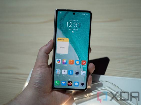 Honor Magic V front