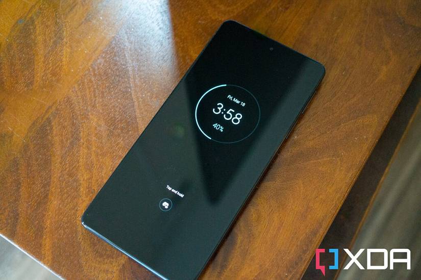 Peek Display on the Motorola Edge Plus