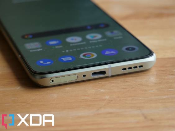 Realme GT 2 Pro bottom ports