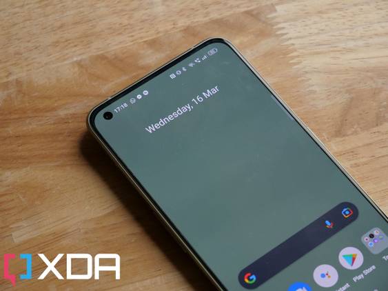 Realme GT 2 Pro punch hole camera