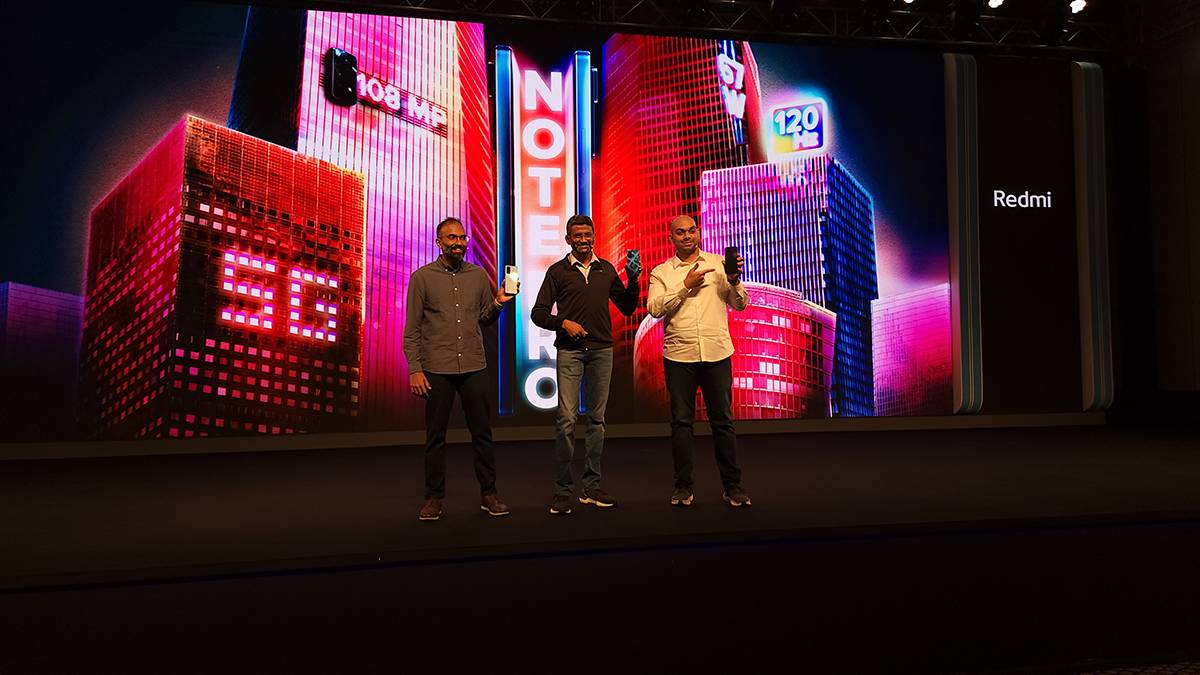 Xiaomi Redmi event with Redmi Note 11 Pro Plus 5G and Redmi Note 11 Pro 4G in hand_1