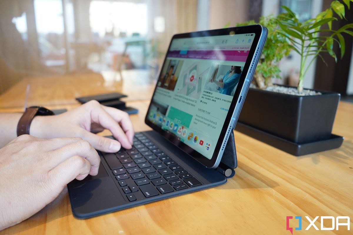 「値下中」iPad Air M1チップ ＋Magic Keyboard MDFV4T?wid=4000&hei=4000&fmt=