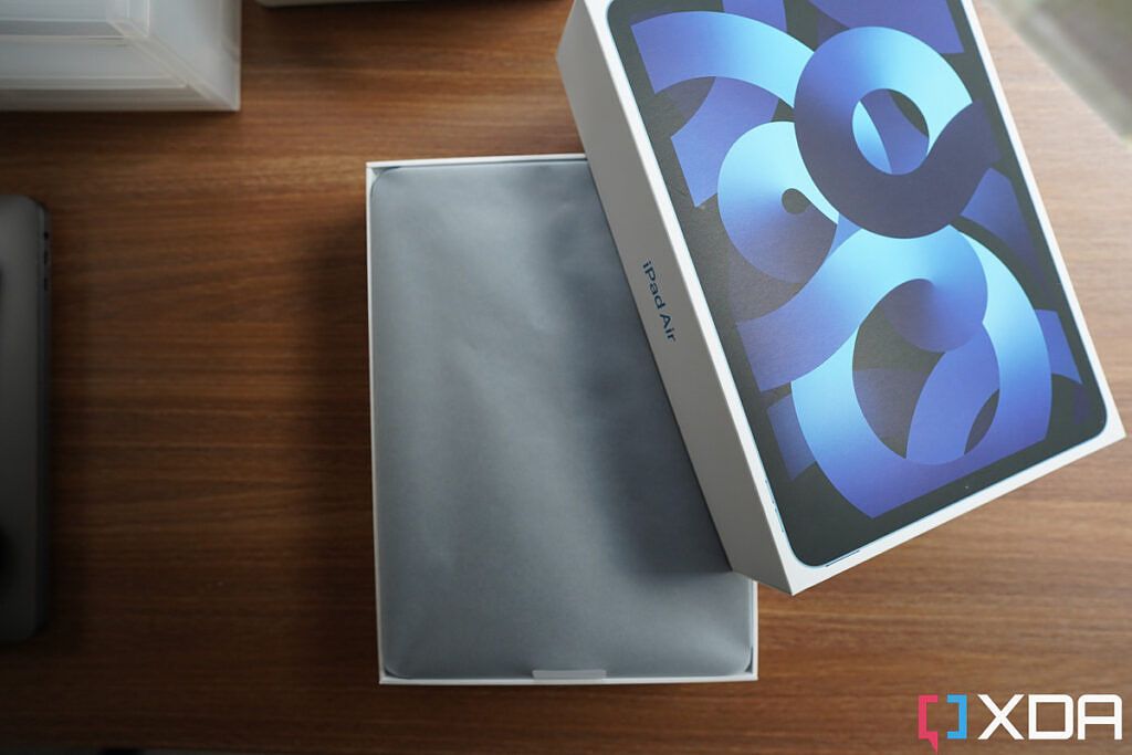 What do you get inside the Apple iPad Air 5 (2022) box? What do you get inside the Apple iPad Air 5 (2022) box?