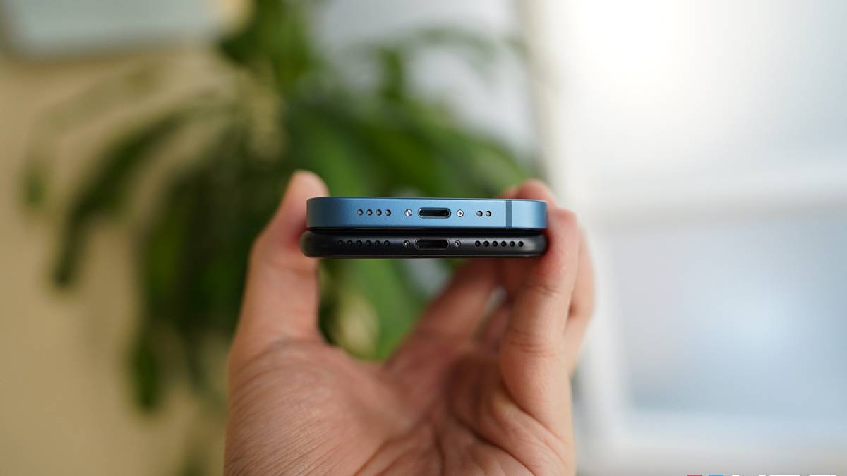 iPhone SE 2022 charging port