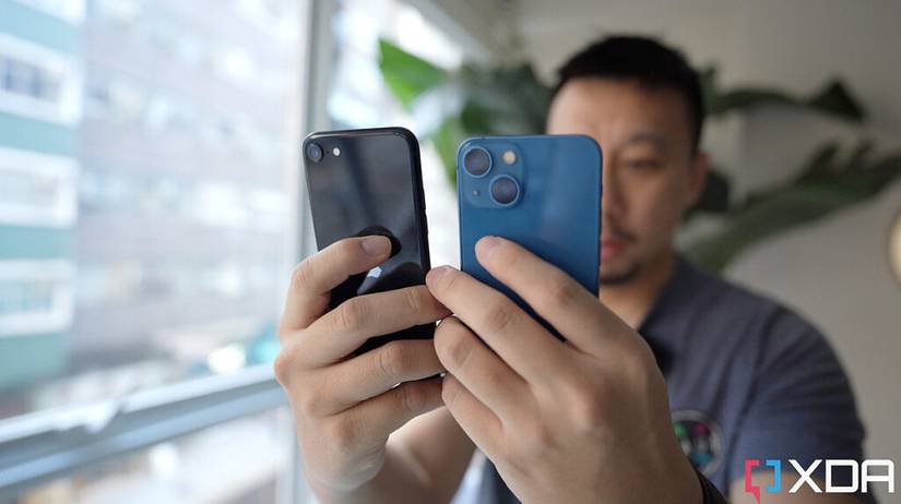 iPhone SE 2022 and iPhone 13 Mini