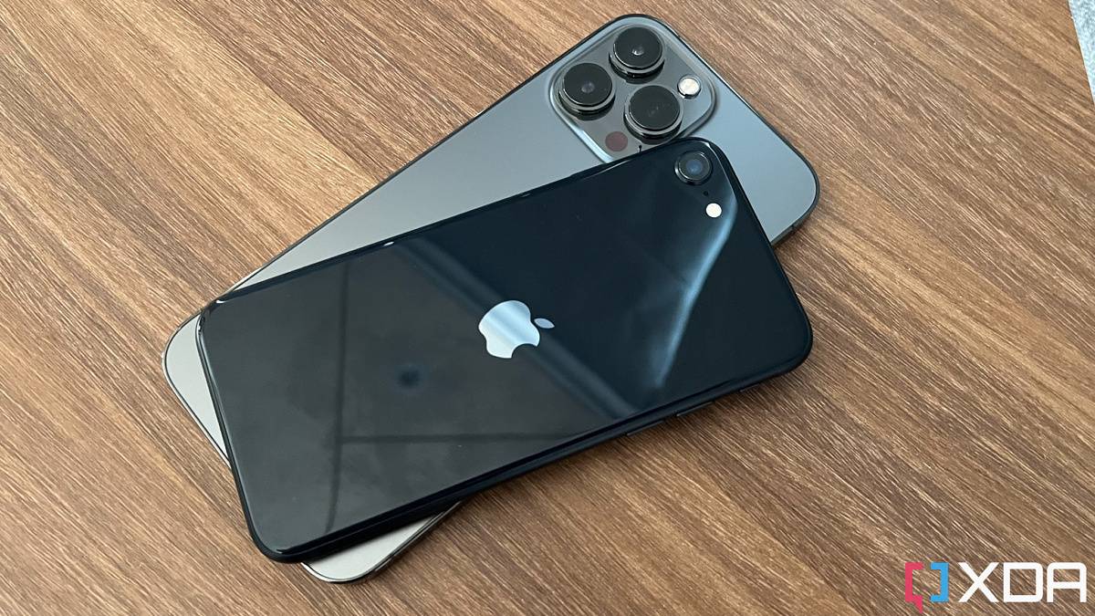 iPhone SE 2022 and the iPhone 13 Pro Max