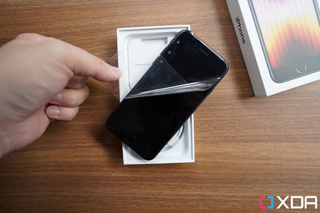 What do you get inside the Apple iPhone SE 3 (2022) box?