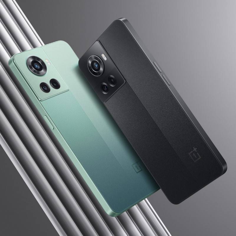 OnePlus 10R in Forrest Green and Sierra Black colors