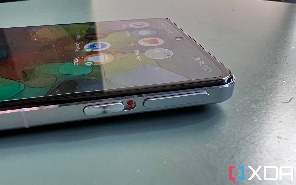 POCO F4 GT triggers