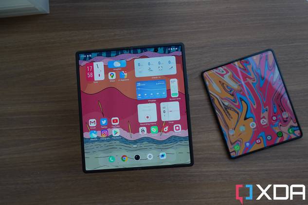 Vivo X Fold (left) along with the Galaxy Z Fold 3.