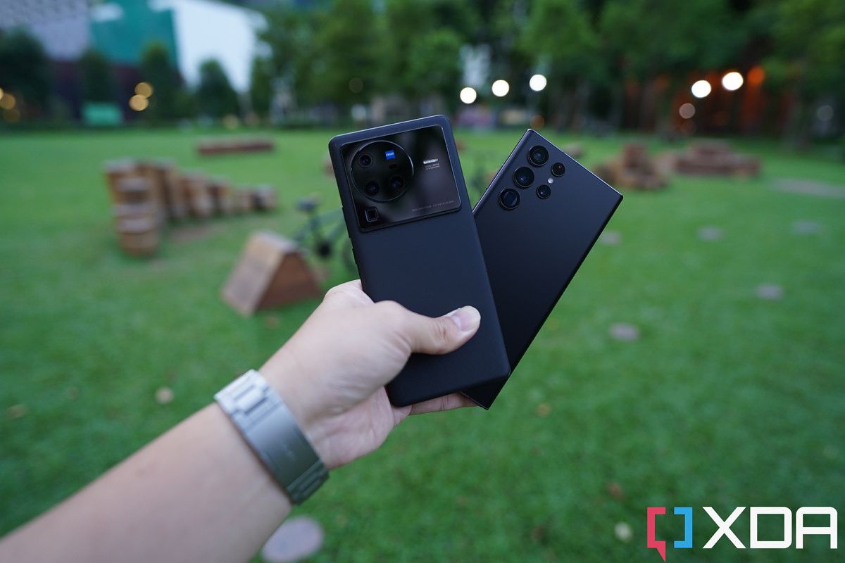 Vivo X80 Pro and Galaxy S22 Ultra