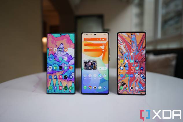 S22 Ultra (left); X80 Pro (middle); X70 Pro Plus (left)