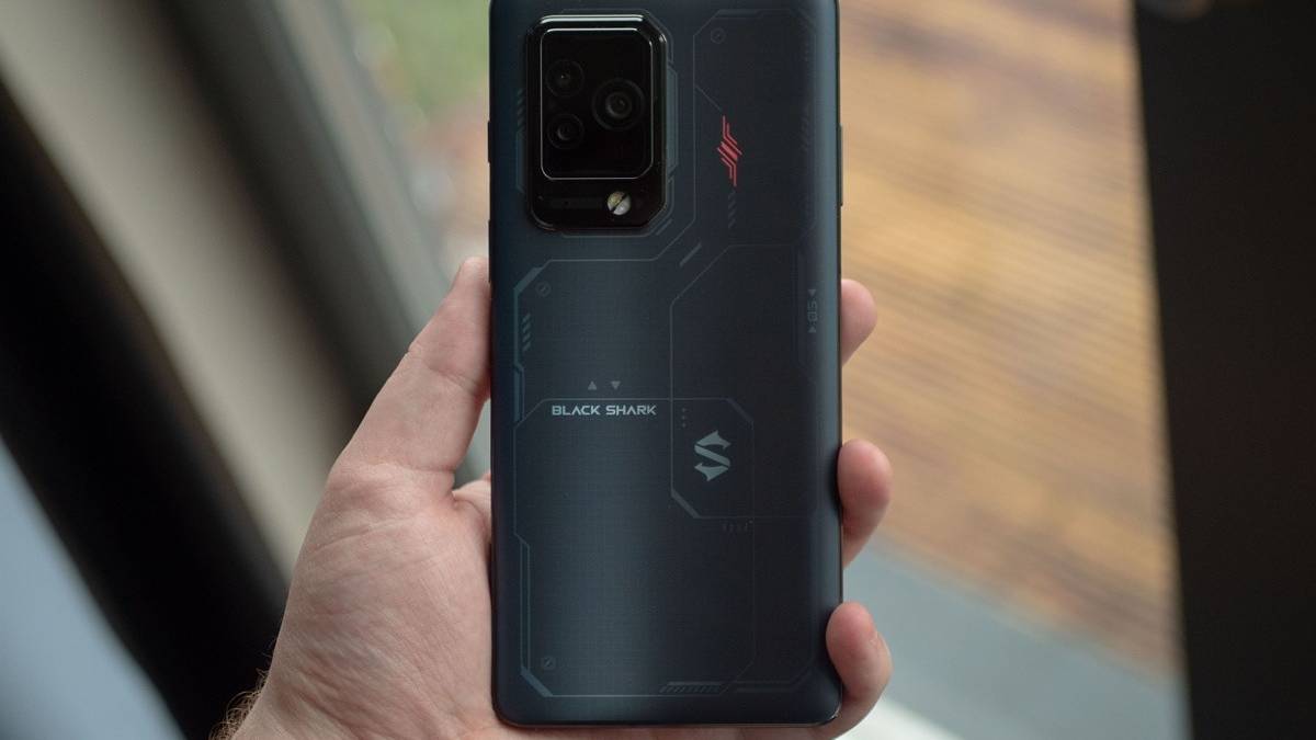 Black Shark 5 Pro held in hand