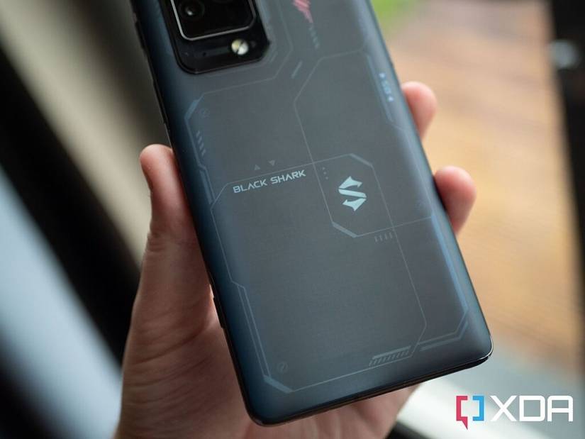 Back of the Black Shark 5 Pro