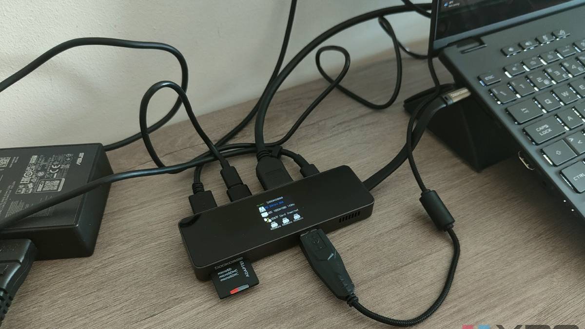 DockCase USB-C Visual Smart Hub 7-in-1 Review: A dock with a screen