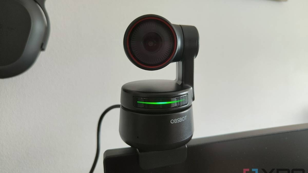 Obsbot Tiny 4K webcam facing forward with tracking disabled