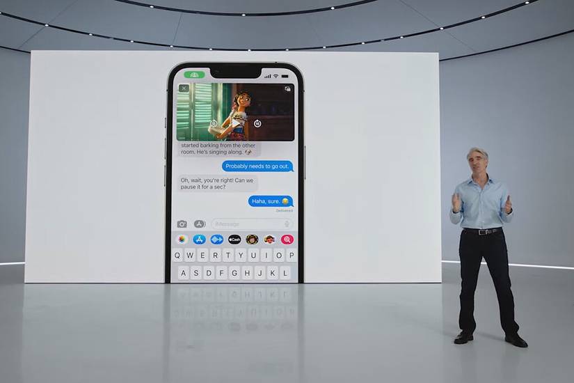  Craig Federighi at WWDC 2022 talking about SharePlay in the Messages app on iOS 16