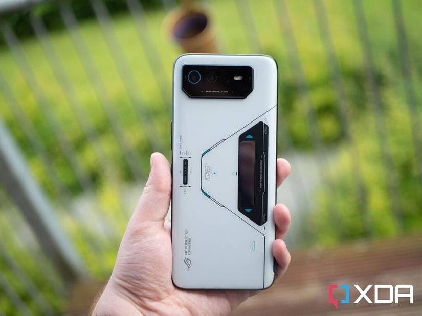 ASUS ROG Phone 6 Pro back in hand