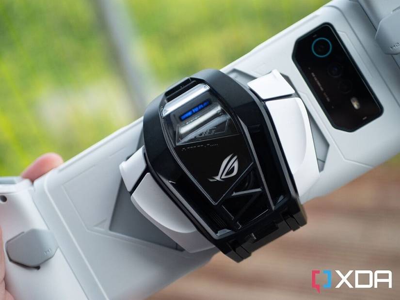 Asus ROG Phone 6 Pro using the AeroActive Cooler 6
