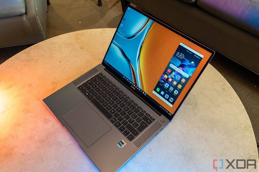 Huawei laptop woith phone mirroring