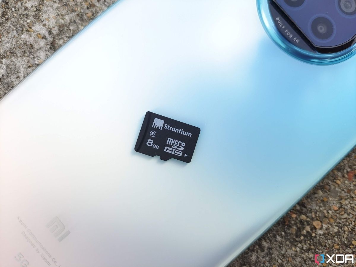 How to insert a memory card in your phone to expand storage