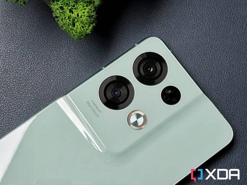 Oppo Reno 8 Pro camera island