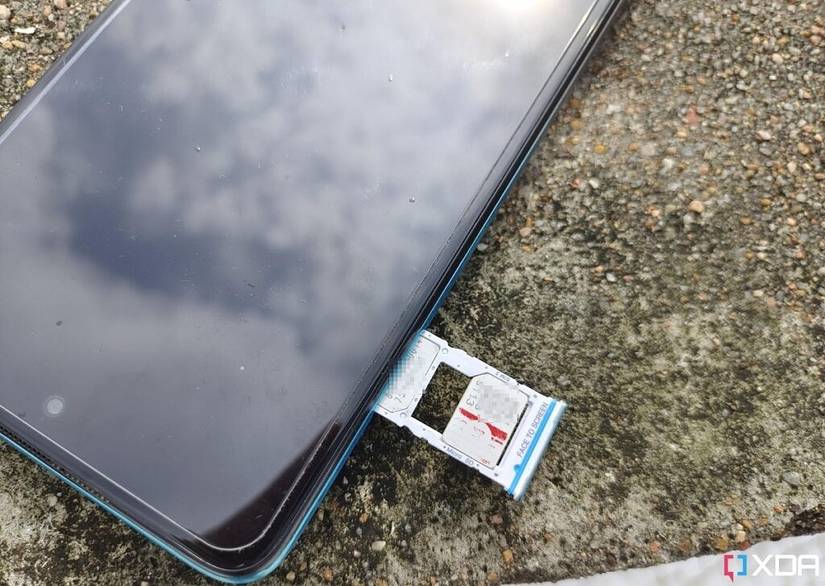 How to insert a SIM card in your Android phone