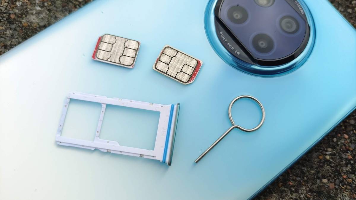 How to insert a SIM card in your Android phone