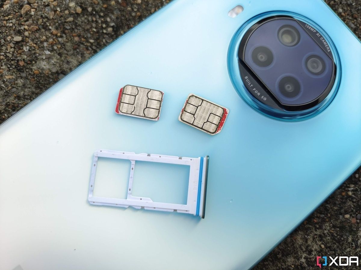 How to insert a SIM card in your Android phone