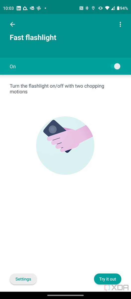 Screenshot of the Moto Flashlight gesture.