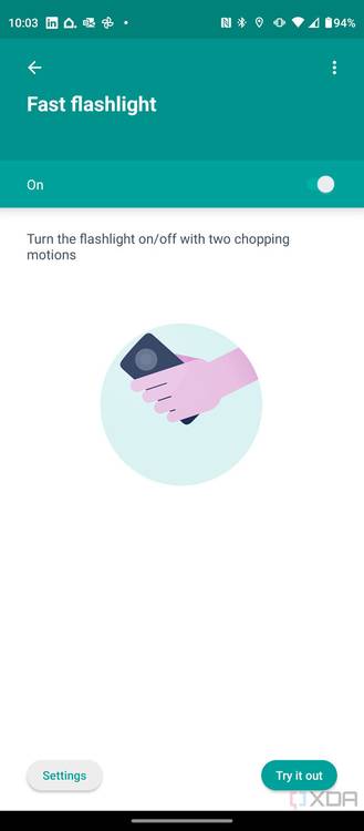 Screenshot of the Moto Flashlight gesture.