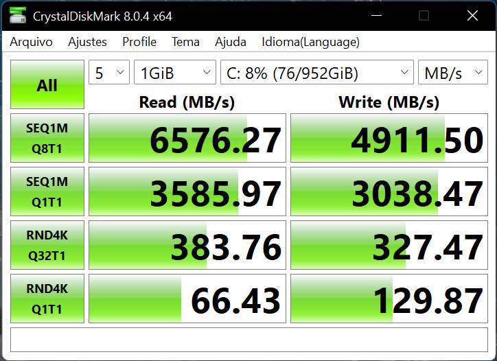 Screenshot of benchmark results in CrystalDiskMark for the Lenovo Slim 7 Pro X. Sequential read speeds are shown to be up to 6576.27 megabytes per second, with write speeds at 4,911.5 megabytes per second.