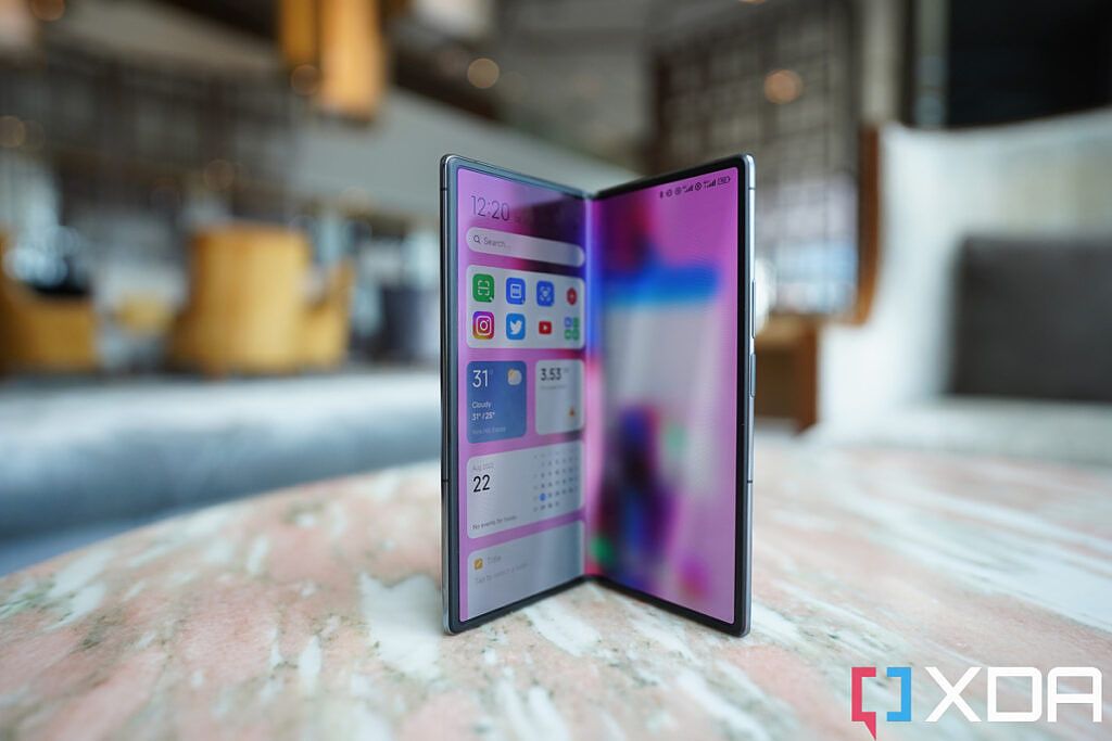 訳あり xiaomi mix fold2 Xiaomi Mix Fold 2 is thinner than the Samsung Galaxy Z Fold4, but