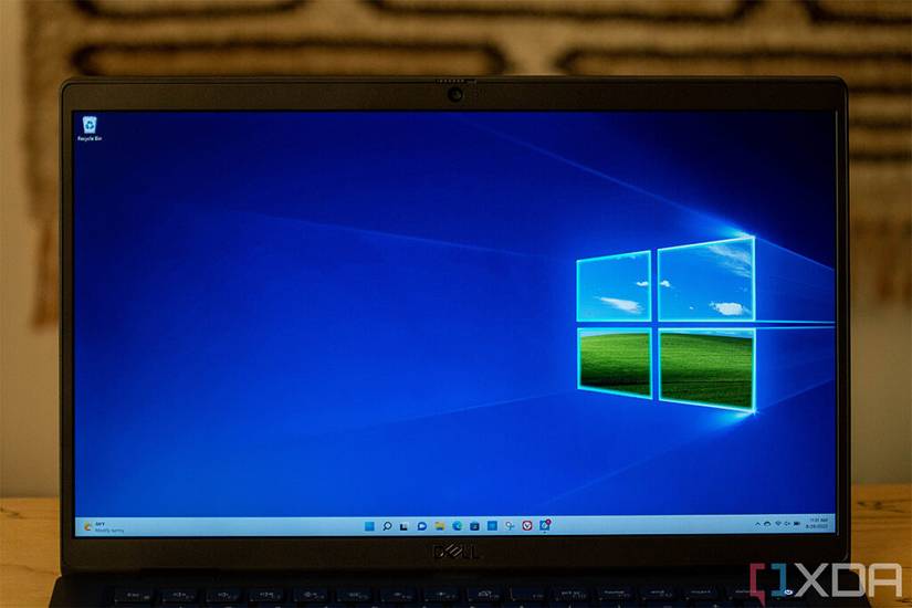 Close up of Dell Latitude 7330 Ultralight display