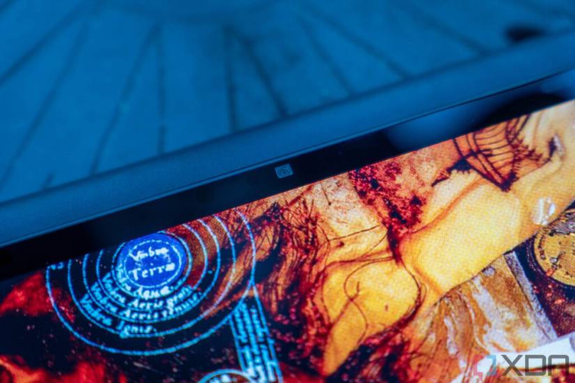 Close up of HP Elite Dragonfly Folio webcam
