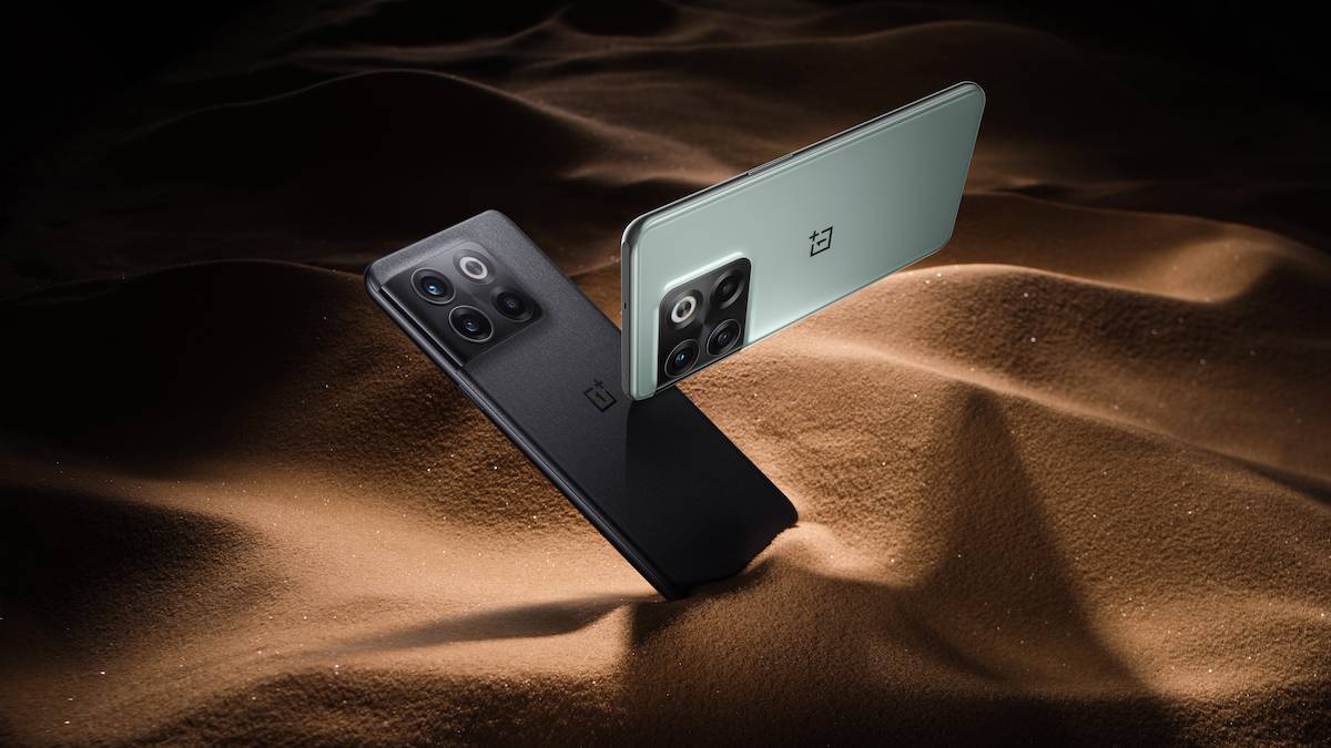 OnePlus 10T in Moonstone black and Jade green colors