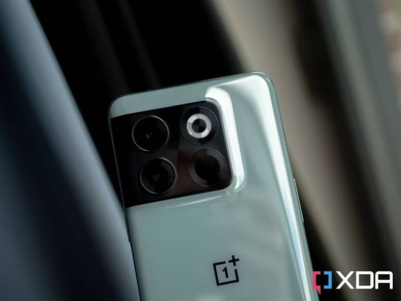 OnePlus 10T curved camera