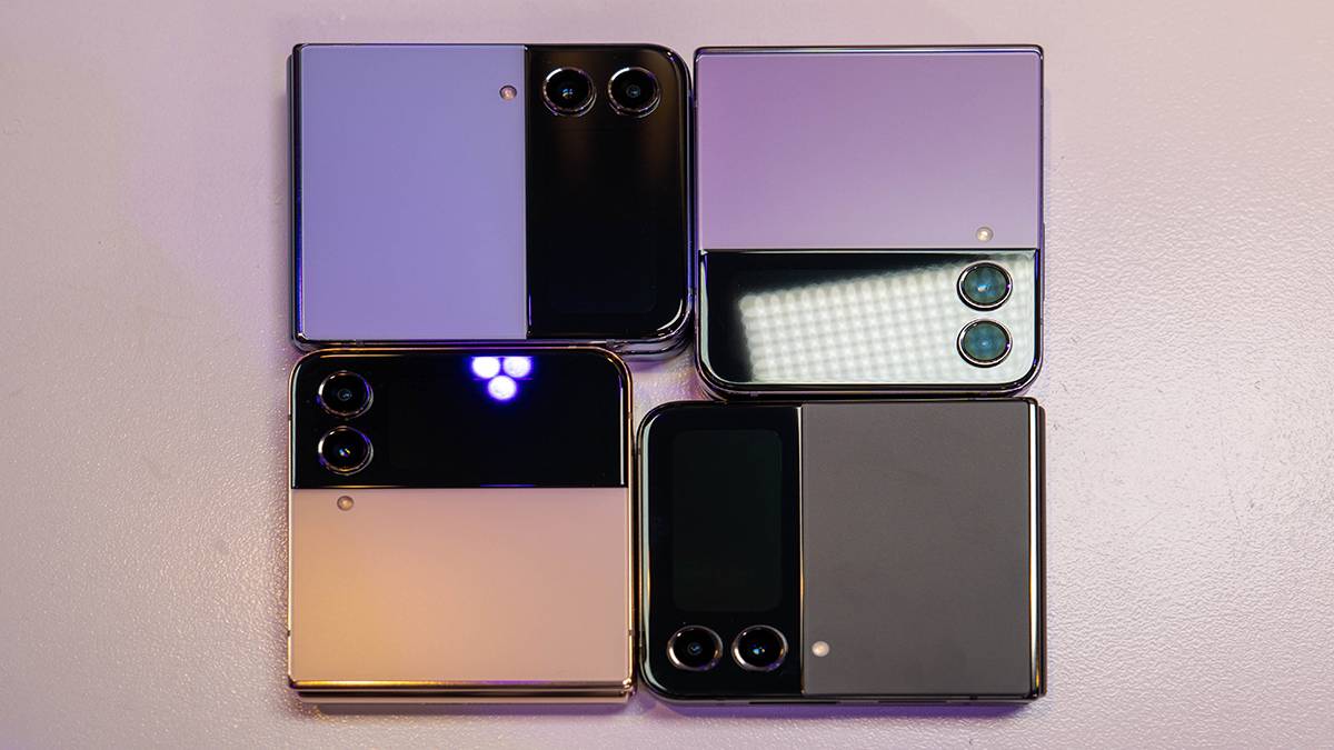 What colors does the Samsung Galaxy Z Flip 4 come in?