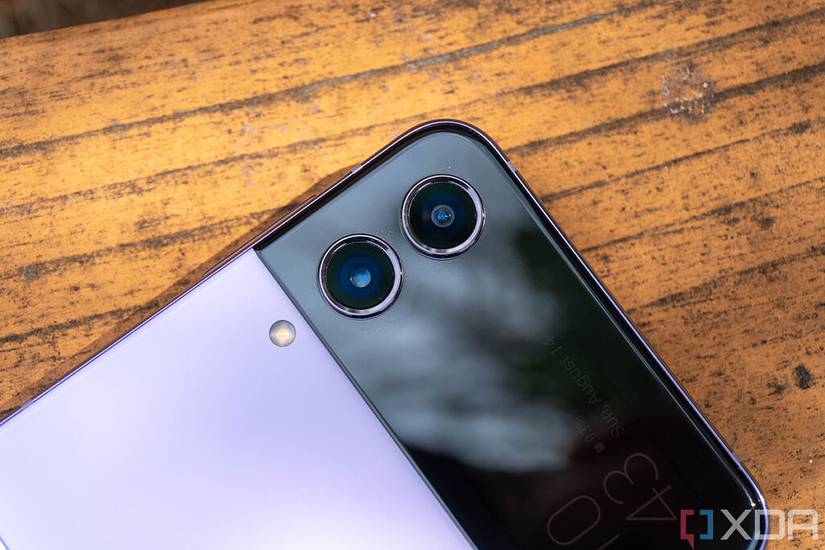 Close up of camera lens on Z Flip 4