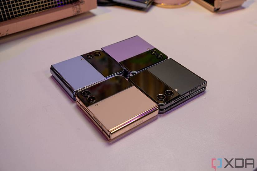 All four Z Flip 4 colors positioned in a square