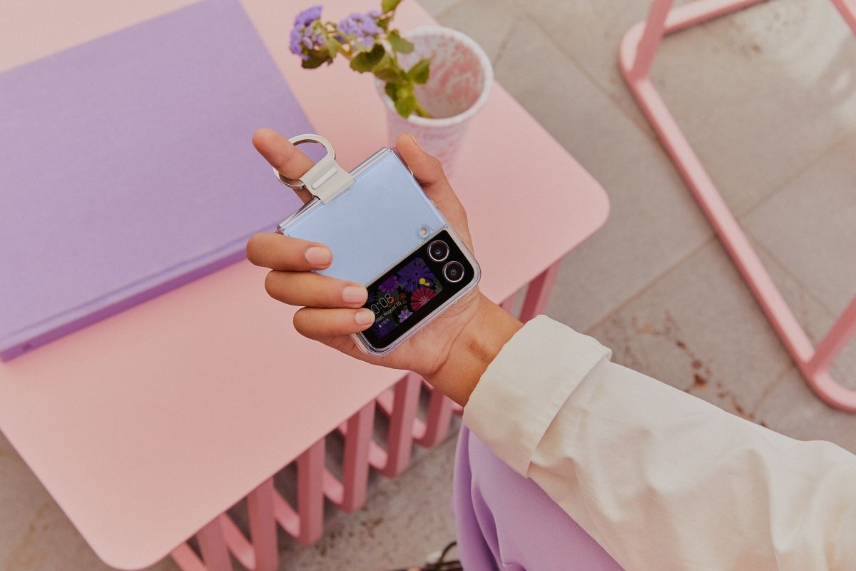 Samsung-Galaxy-Z-Flip-4-Blue-