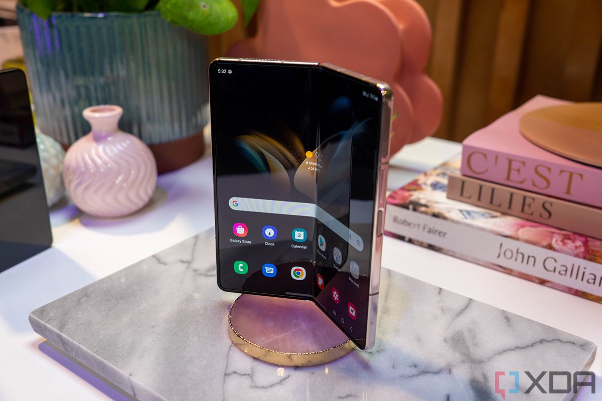 Does the Samsung Galaxy Z Fold 4 support eSIM?