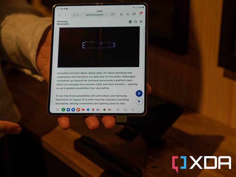 The taskbar feature of One UI 4.1.1 on the Samsung Galaxy Z Fold 4