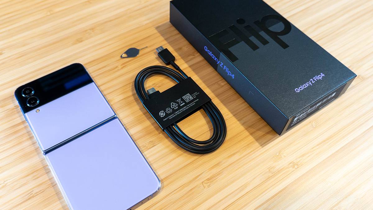 Samsung Galaxy Z Flip 4 Unboxing: What