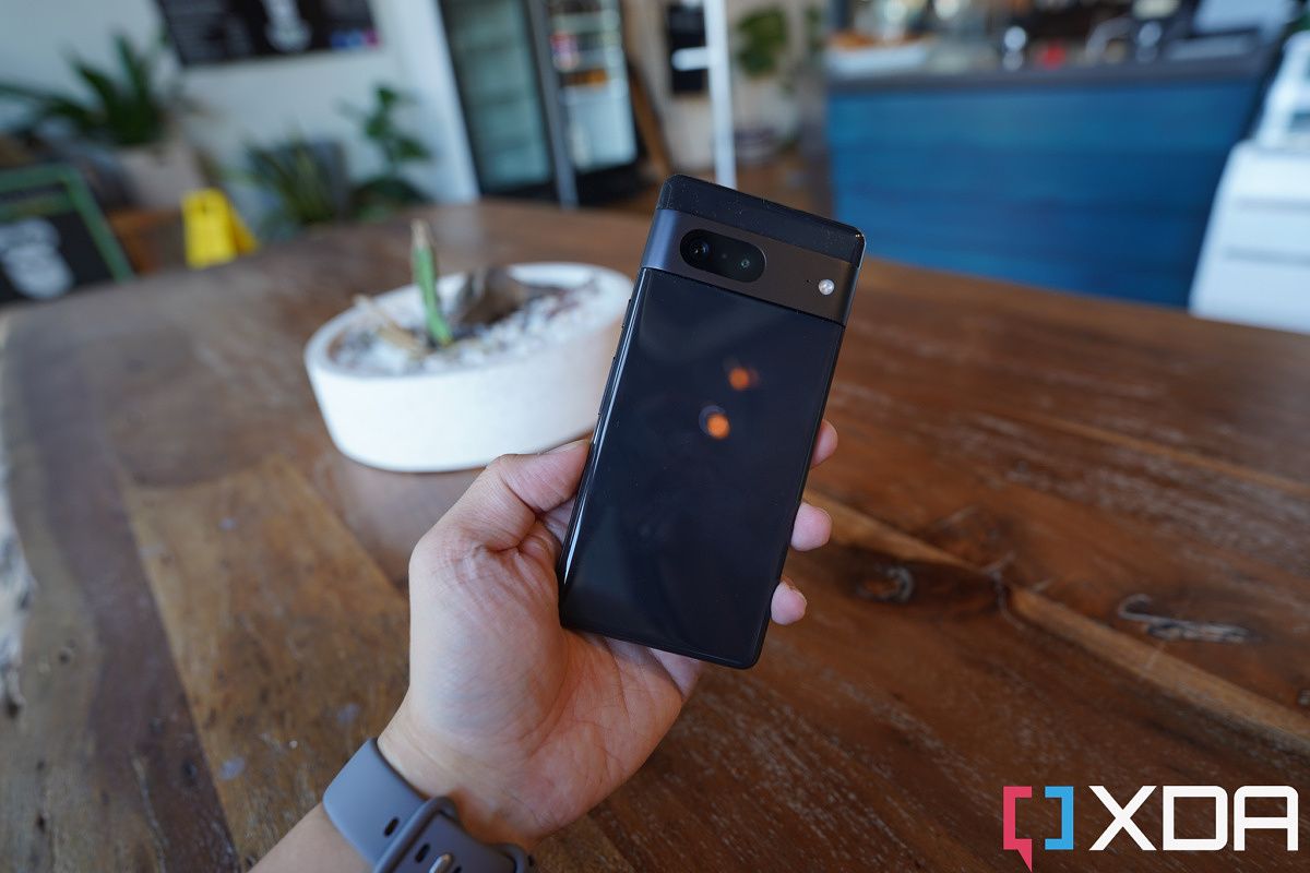 Google pixel hold 初代 Google's Pixel 7 is official, with wider 17-country rollout